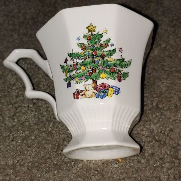 Nikko  Christmas Tea Cup and Saucer - Picture 6 of 9
